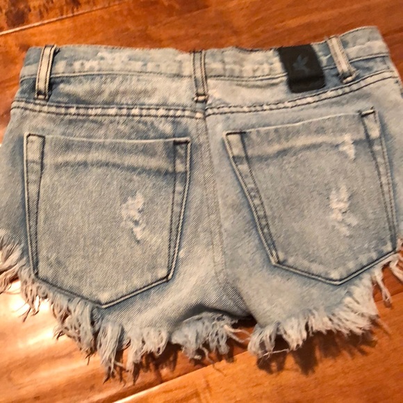 One teaspoon low rise shorts - Picture 3 of 3